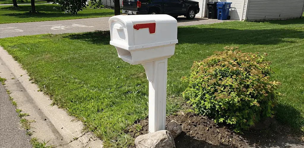 Mailbox installation for a residential curbside mailbox in Fort Lauderdale, FL